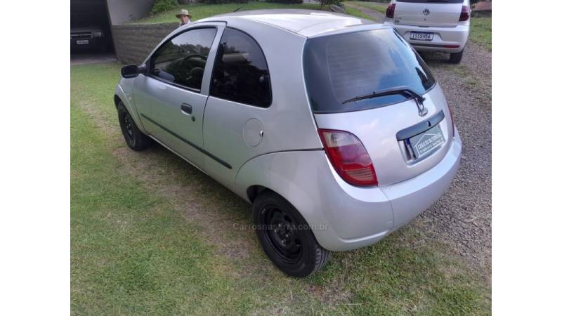 FORD - KA - 2004/2004 - Prata - R$ 15.000,00