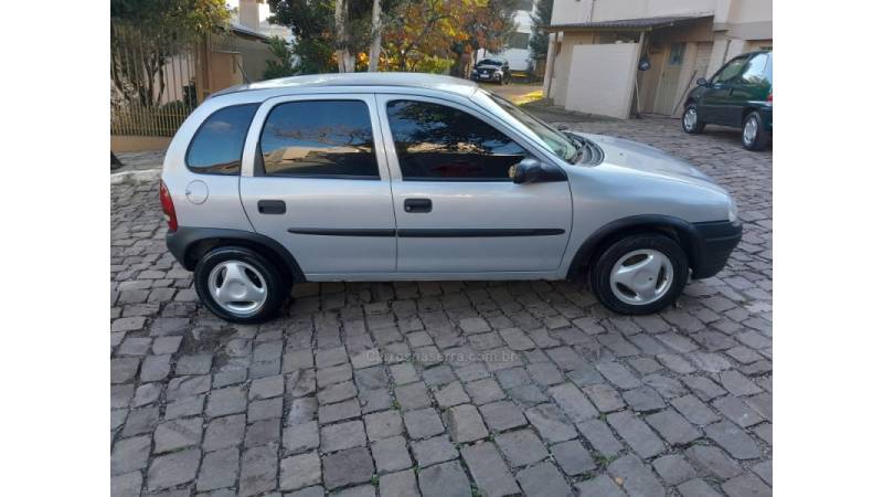 CHEVROLET - CORSA - 1997/1997 - Prata - R$ 15.000,00
