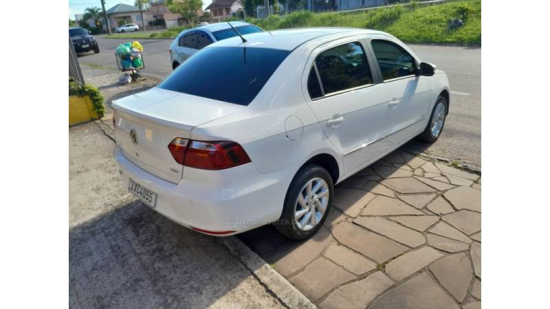 VOLKSWAGEN - VOYAGE - 2015/2016 - Branca - R$ 44.900,00