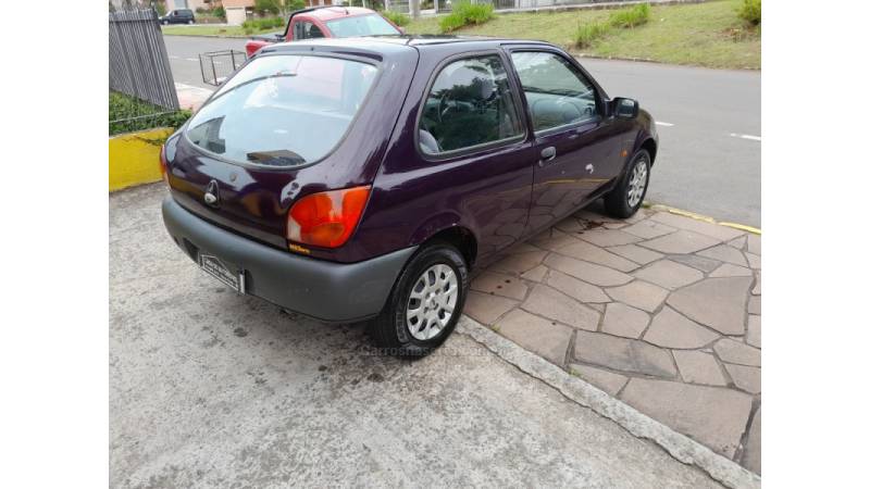 FORD - FIESTA - 1998/1998 - Roxa - R$ 8.500,00