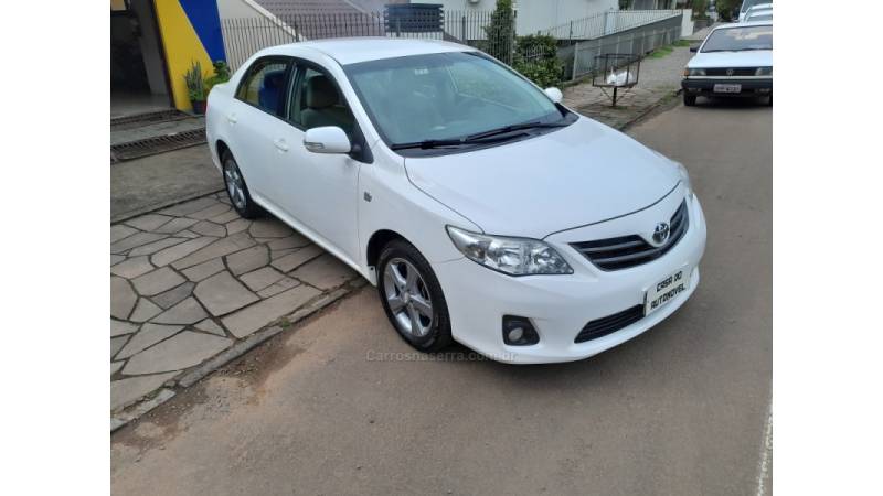 TOYOTA - COROLLA - 2013/2014 - Branca - R$ 74.900,00