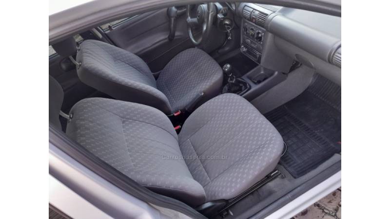 CHEVROLET - CORSA - 1997/1997 - Prata - R$ 15.000,00