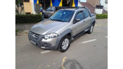 FIAT - STRADA - 2011/2012 - Bege - R$ 55.000,00