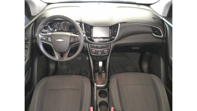 CHEVROLET - TRACKER - 2017/2018 - Prata - R$ 80.000,00