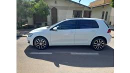 VOLKSWAGEN - GOLF - 2014/2015 - Branca - R$ 76.000,00