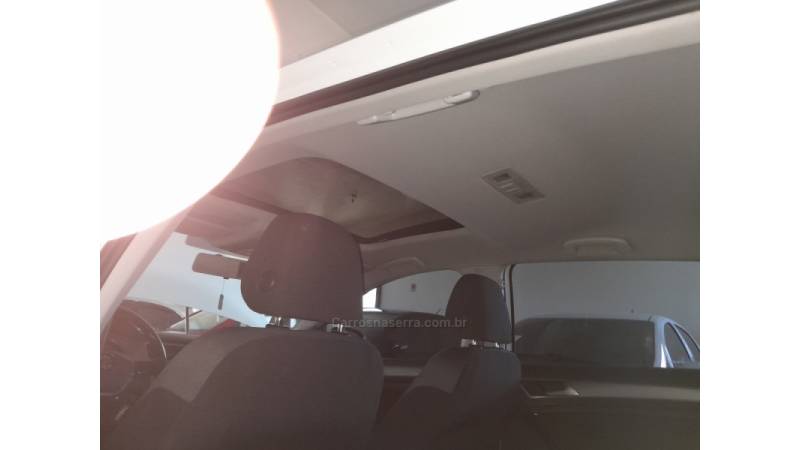 VOLKSWAGEN - GOLF - 2014/2015 - Branca - R$ 76.000,00