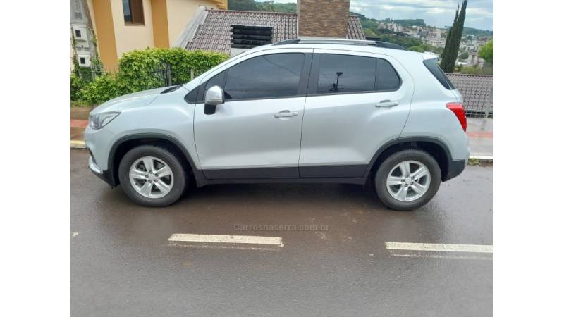 CHEVROLET - TRACKER - 2018/2018 - Prata - R$ 80.000,00