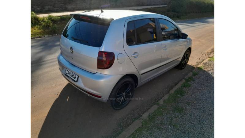 VOLKSWAGEN - FOX - 2011/2012 - Prata - R$ 30.900,00