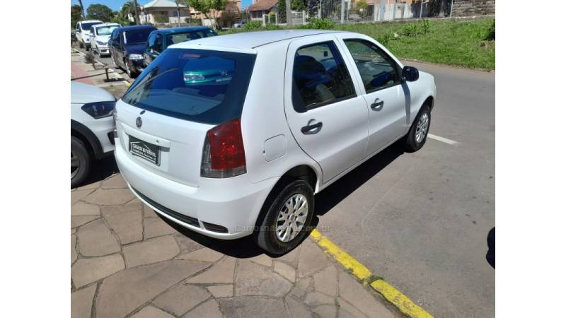 FIAT - PALIO - 2015/2016 - Branca - R$ 33.500,00