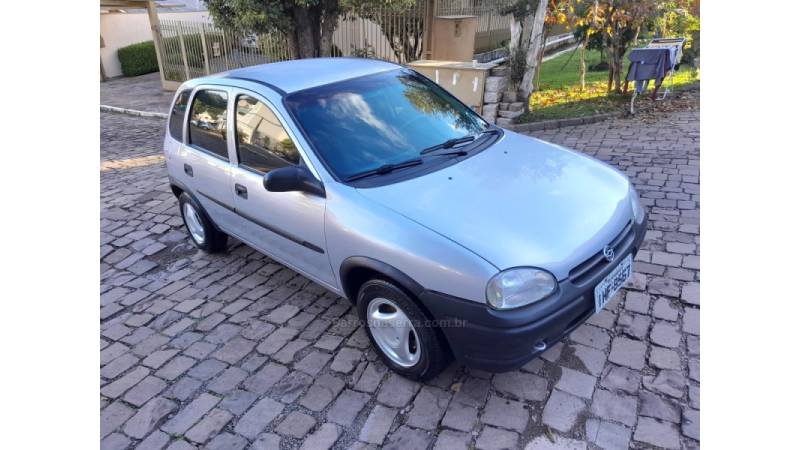 CHEVROLET - CORSA - 1997/1997 - Prata - R$ 15.000,00