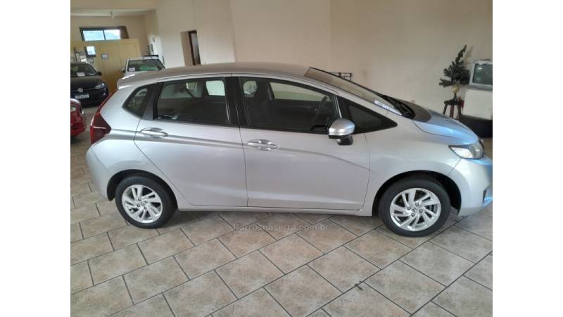 HONDA - FIT - 2015/2016 - Prata - R$ 65.900,00