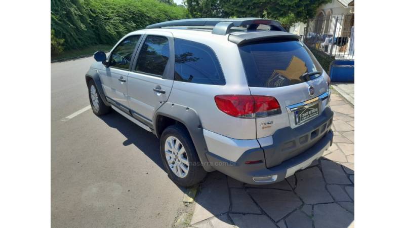 FIAT - PALIO - 2013/2014 - Prata - R$ 47.900,00