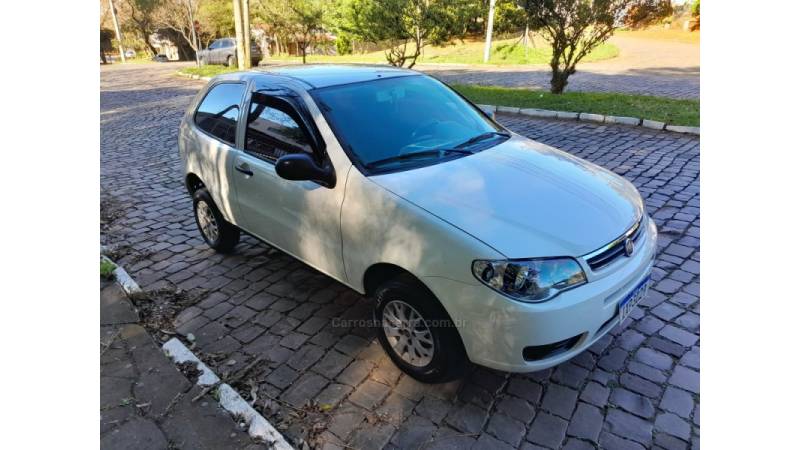 FIAT - PALIO - 2015/2016 - Branca - R$ 25.500,00