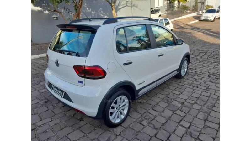 VOLKSWAGEN - FOX - 2015/2016 - Branca - R$ 53.900,00