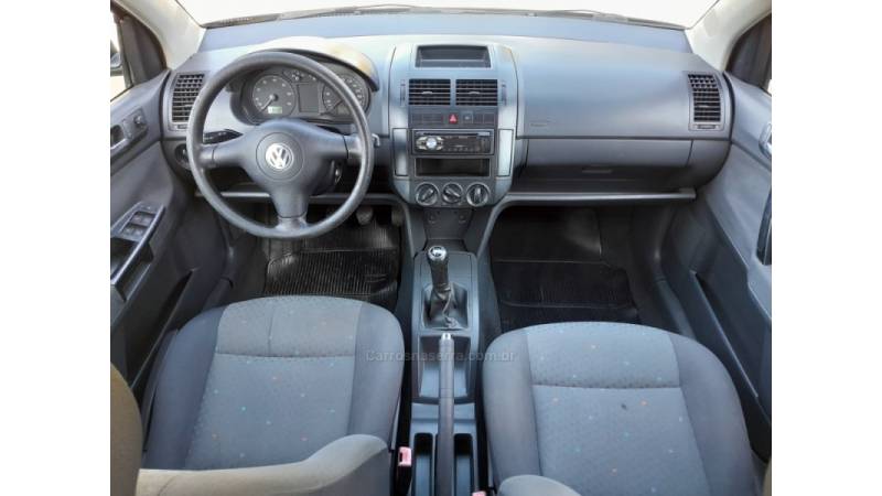 VOLKSWAGEN - POLO - 2003/2003 - Preta - R$ 20.500,00