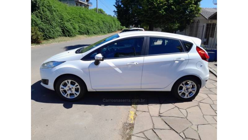 FORD - FIESTA - 2014/2014 - Branca - R$ 41.900,00