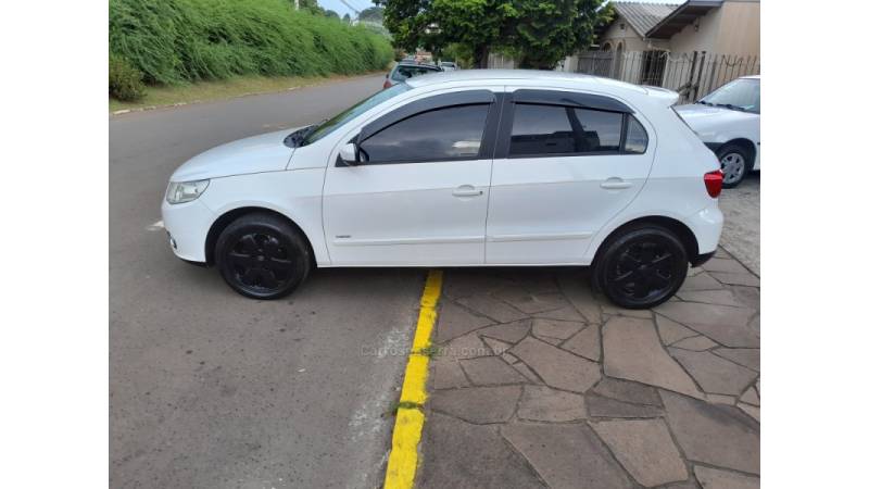 VOLKSWAGEN - GOL - 2010/2011 - Branca - R$ 26.000,00