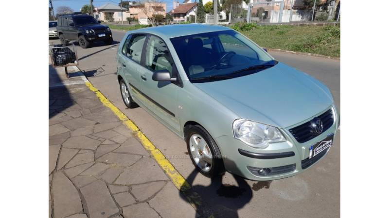 VOLKSWAGEN - POLO - 2007/2008 - Verde - R$ 37.000,00