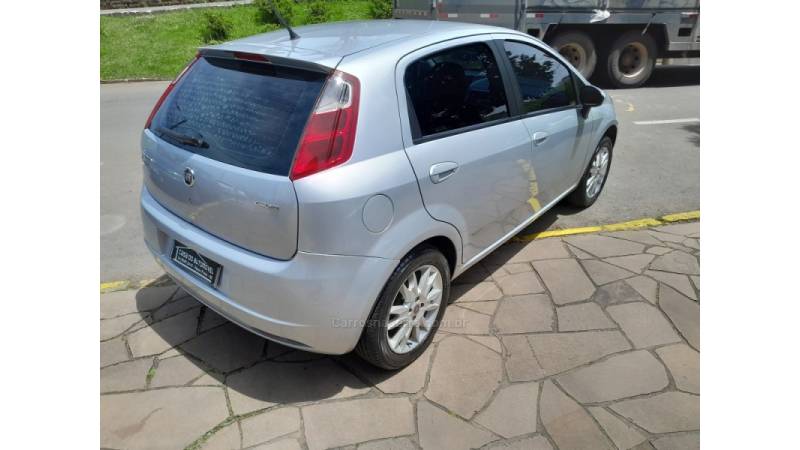FIAT - PUNTO - 2010/2011 - Prata - R$ 35.000,00