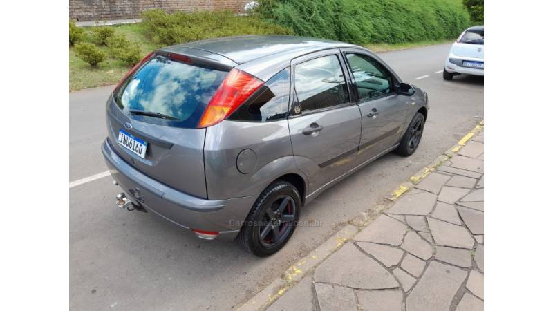 FORD - FOCUS - 2007/2008 - Cinza - R$ 20.500,00