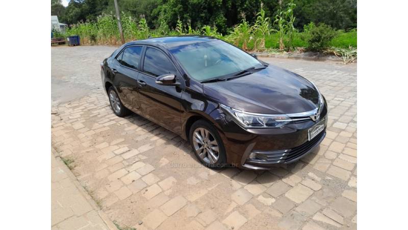 TOYOTA - COROLLA - 2018/2018 - Marrom - R$ 105.900,00