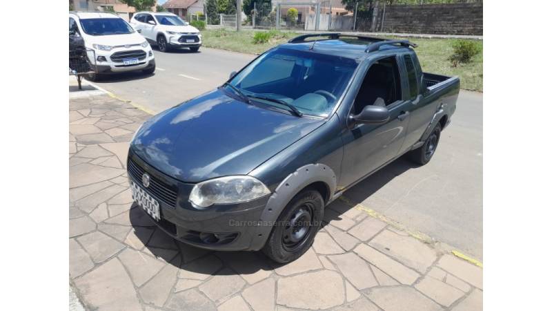 FIAT - STRADA - 2011/2012 - Verde - R$ 36.000,00