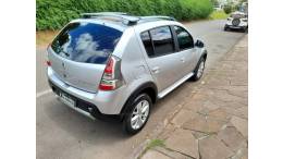 RENAULT - SANDERO - 2013/2013 - Prata - R$ 40.500,00