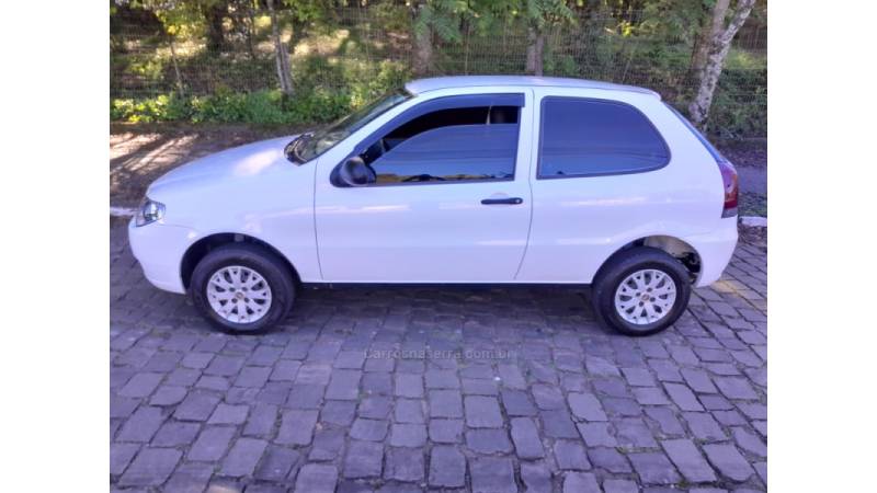 FIAT - PALIO - 2015/2016 - Branca - R$ 25.500,00