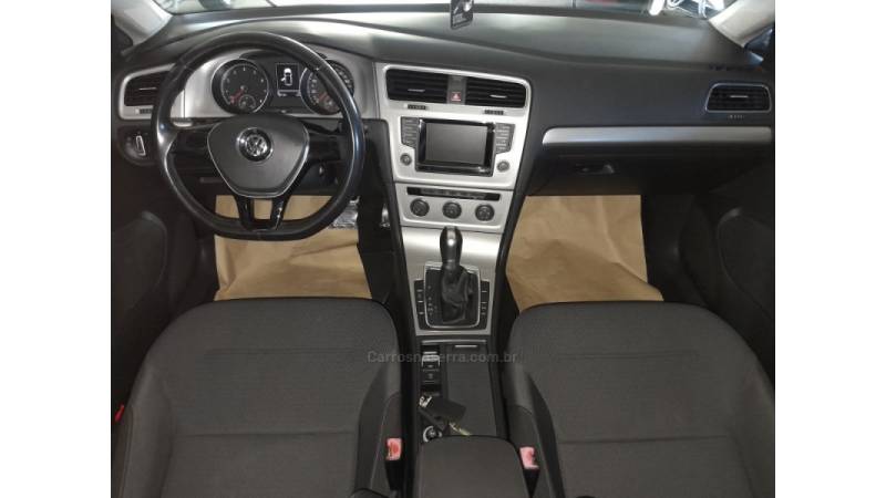 VOLKSWAGEN - GOLF - 2014/2015 - Branca - R$ 76.000,00