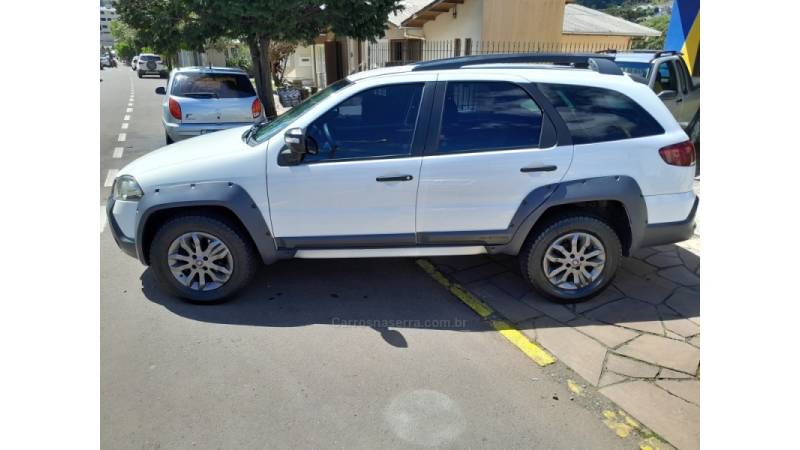 FIAT - PALIO - 2012/2013 - Branca - R$ 45.900,00