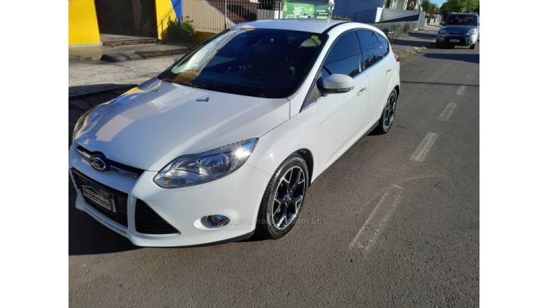 FORD - FOCUS - 2014/2015 - Branca - R$ 56.900,00