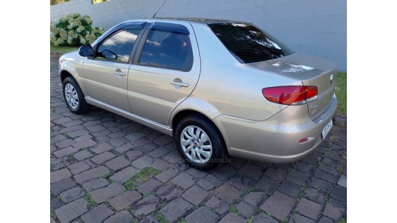 FIAT - SIENA - 2011/2012 - Bege - R$ 33.500,00