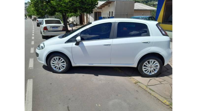 FIAT - PUNTO - 2016/2017 - Branca - R$ 57.500,00