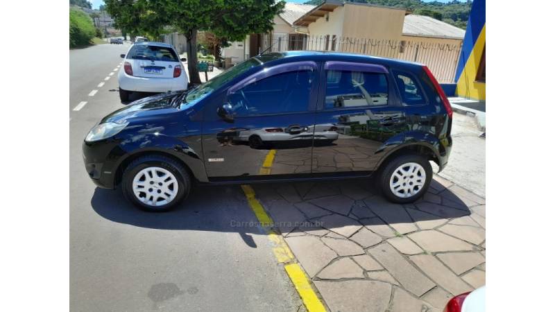 FORD - FIESTA - 2010/2011 - Preta - R$ 26.000,00