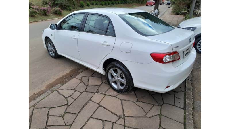 TOYOTA - COROLLA - 2013/2014 - Branca - R$ 74.900,00