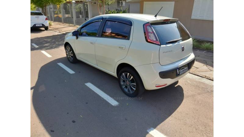 FIAT - PUNTO - 2013/2014 - Branca - R$ 44.900,00