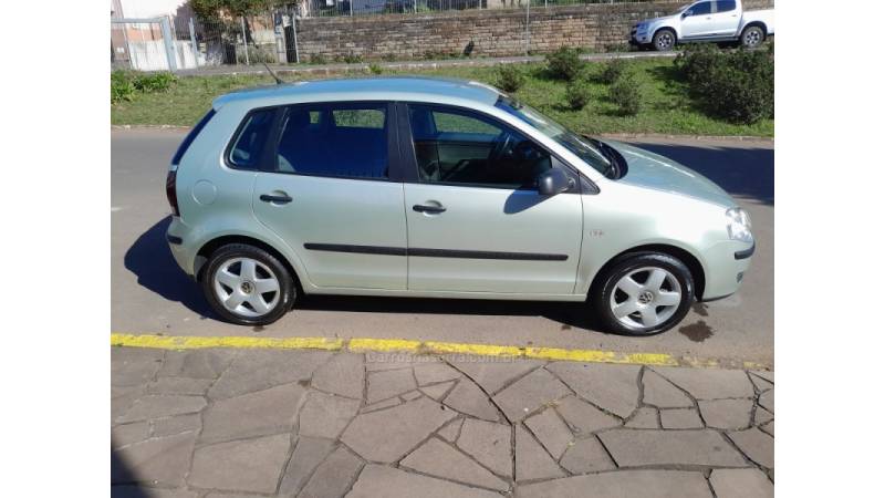 VOLKSWAGEN - POLO - 2007/2008 - Verde - R$ 37.000,00