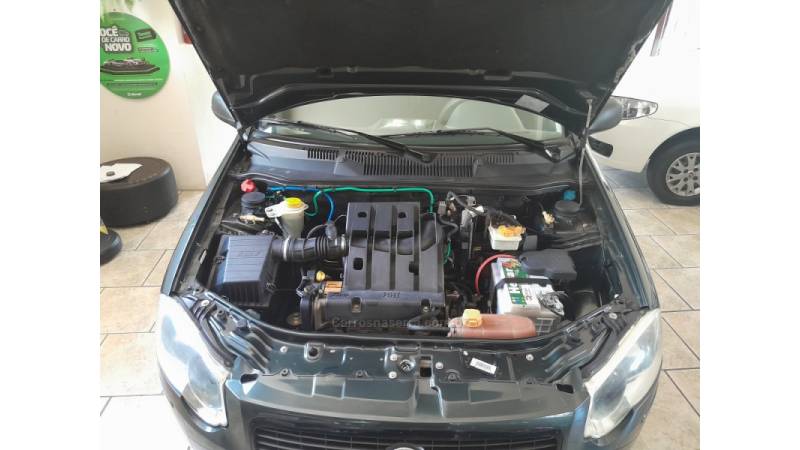 FIAT - STRADA - 2011/2012 - Verde - R$ 36.000,00