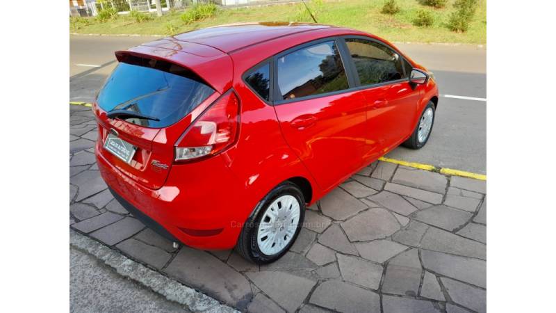 FORD - FIESTA - 2016/2017 - Vermelha - R$ 54.000,00