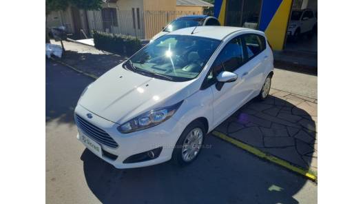 FORD - FIESTA - 2015/2016 - Branca - R$ 50.500,00