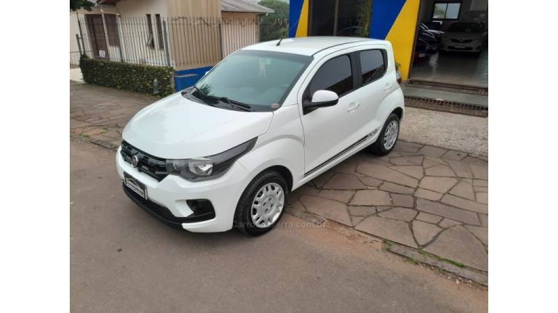 FIAT - MOBI - 2016/2017 - Branca - R$ 42.900,00