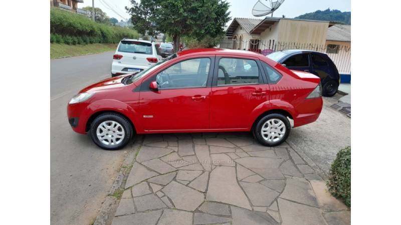 FORD - FIESTA - 2011/2011 - Vermelha - R$ 33.900,00