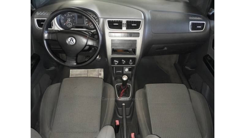 VOLKSWAGEN - FOX - 2011/2012 - Prata - R$ 30.900,00