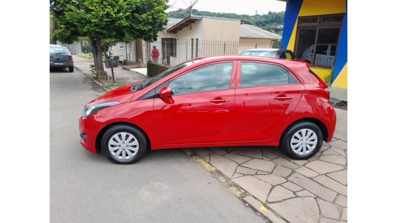 HYUNDAI - HB20 - 2014/2015 - Vermelha - R$ 45.900,00