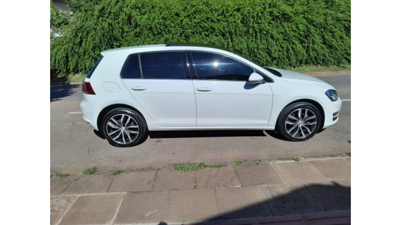 VOLKSWAGEN - GOLF - 2014/2015 - Branca - R$ 76.000,00