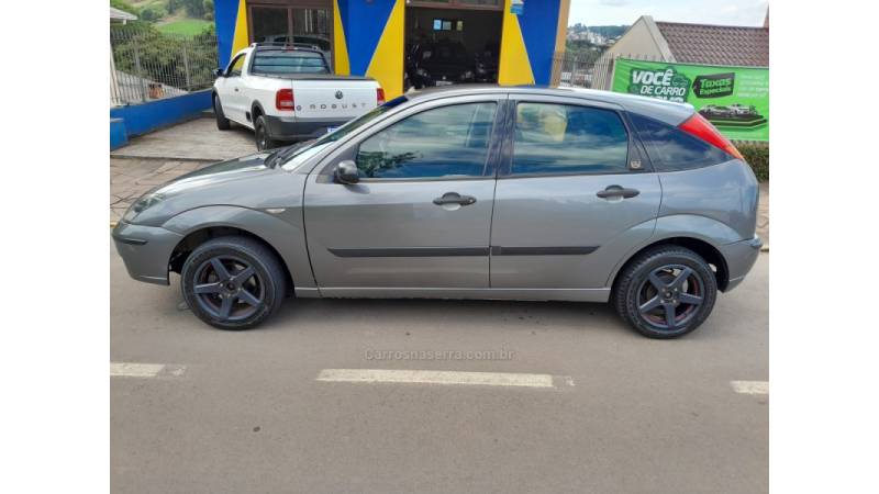 FORD - FOCUS - 2007/2008 - Cinza - R$ 20.500,00
