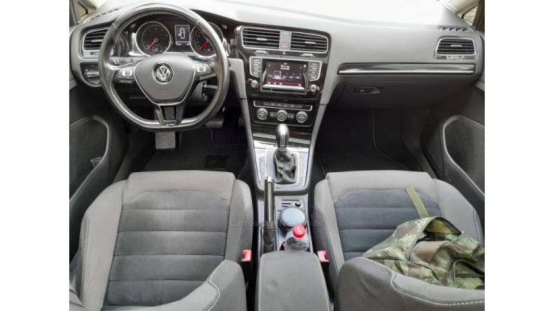 VOLKSWAGEN - GOLF - 2014/2015 - Branca - R$ 85.000,00