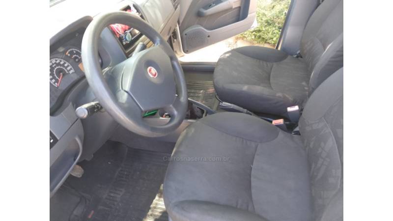 FIAT - SIENA - 2011/2012 - Bege - R$ 33.500,00