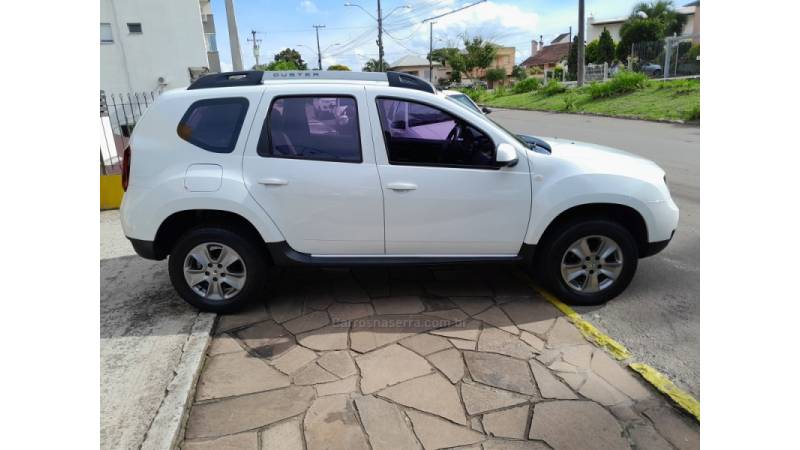 RENAULT - DUSTER - 2018/2019 - Branca - R$ 73.900,00