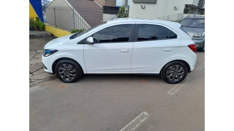 CHEVROLET - ONIX - 2014/2015 - Branca - R$ 49.500,00